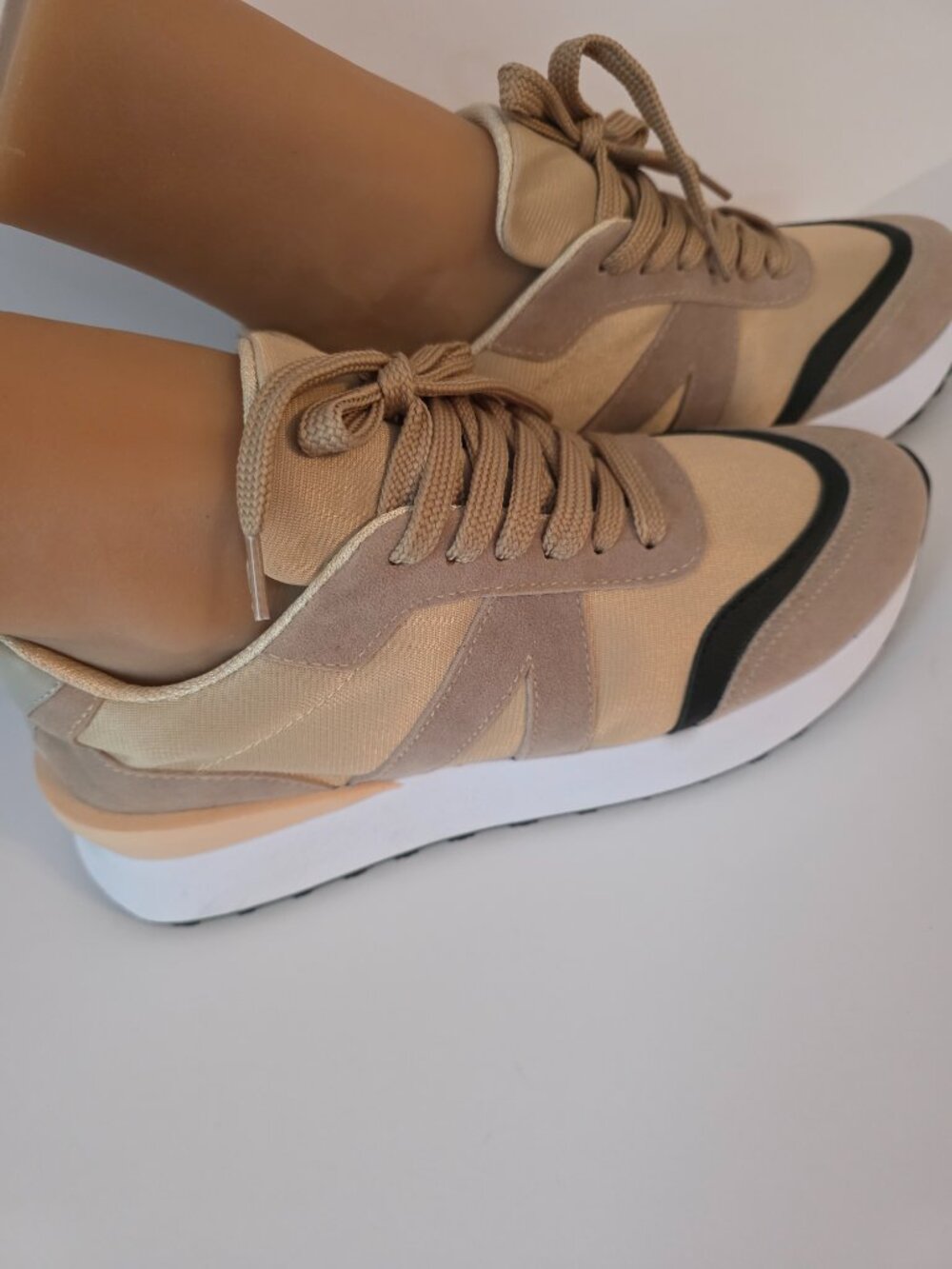 Maker's Fashion Now Nova 1 Women's Sneakers, Size 8 (US) - Picture 2 of 7